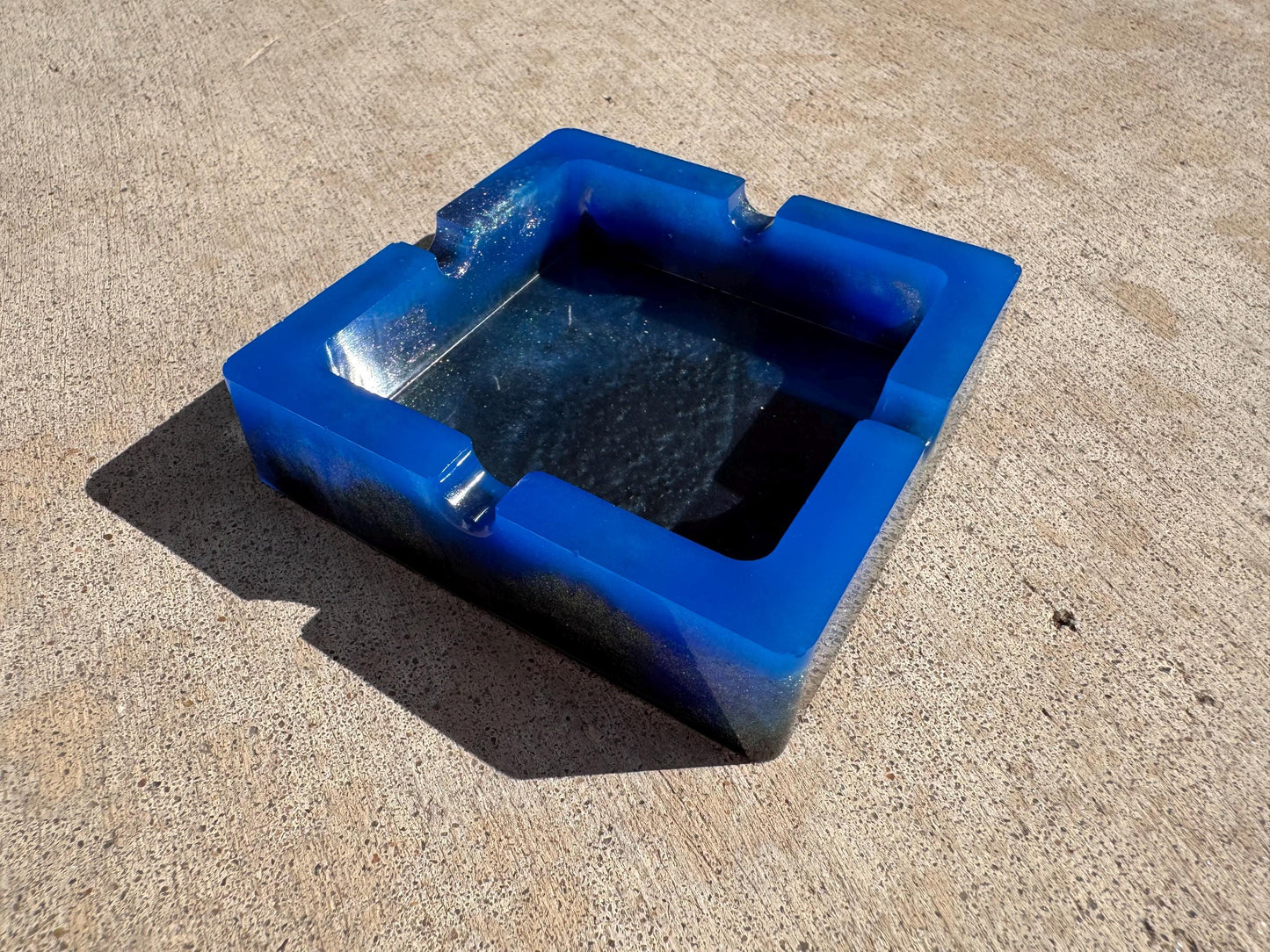 Color Changing Purple Pink Blue Epoxy Resin Ashtray Dish