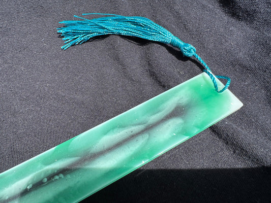 1.2 x 7.7 Blue to Green Heat Activated Color Changing Bookmark with Cyan Tassel